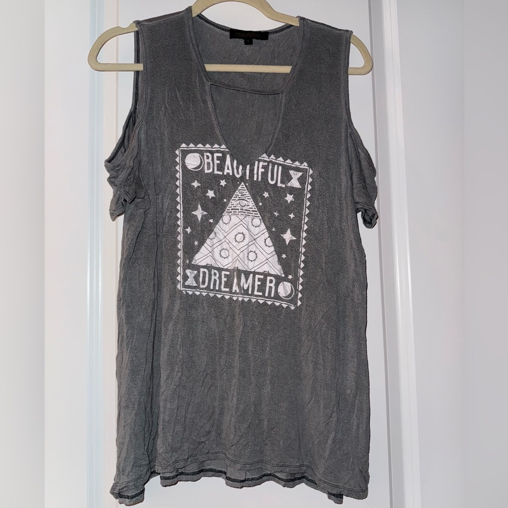 Madden NYC Large Gray & White Beautiful Dreamer Graphic Cold Shoulder Shirt